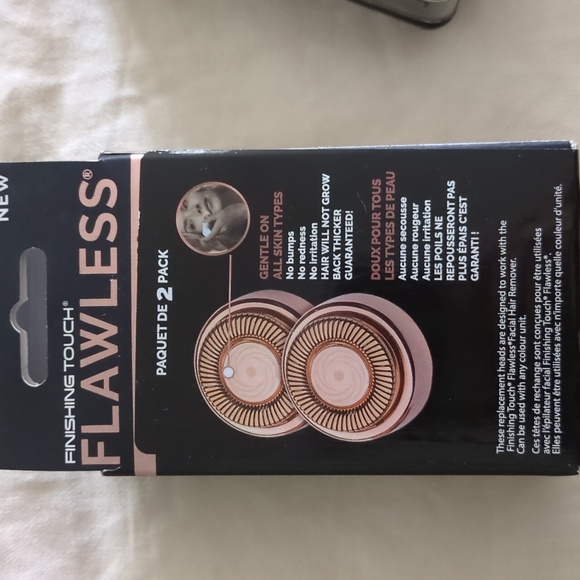 Finishing Touch Flawless Hair Remover+ 2 New Replacement Heads - Picture 2 of 4